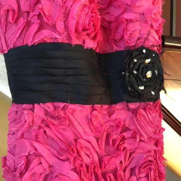 This black and hot pink has only been worn once and is in perfect condition - Picture 4 of 5